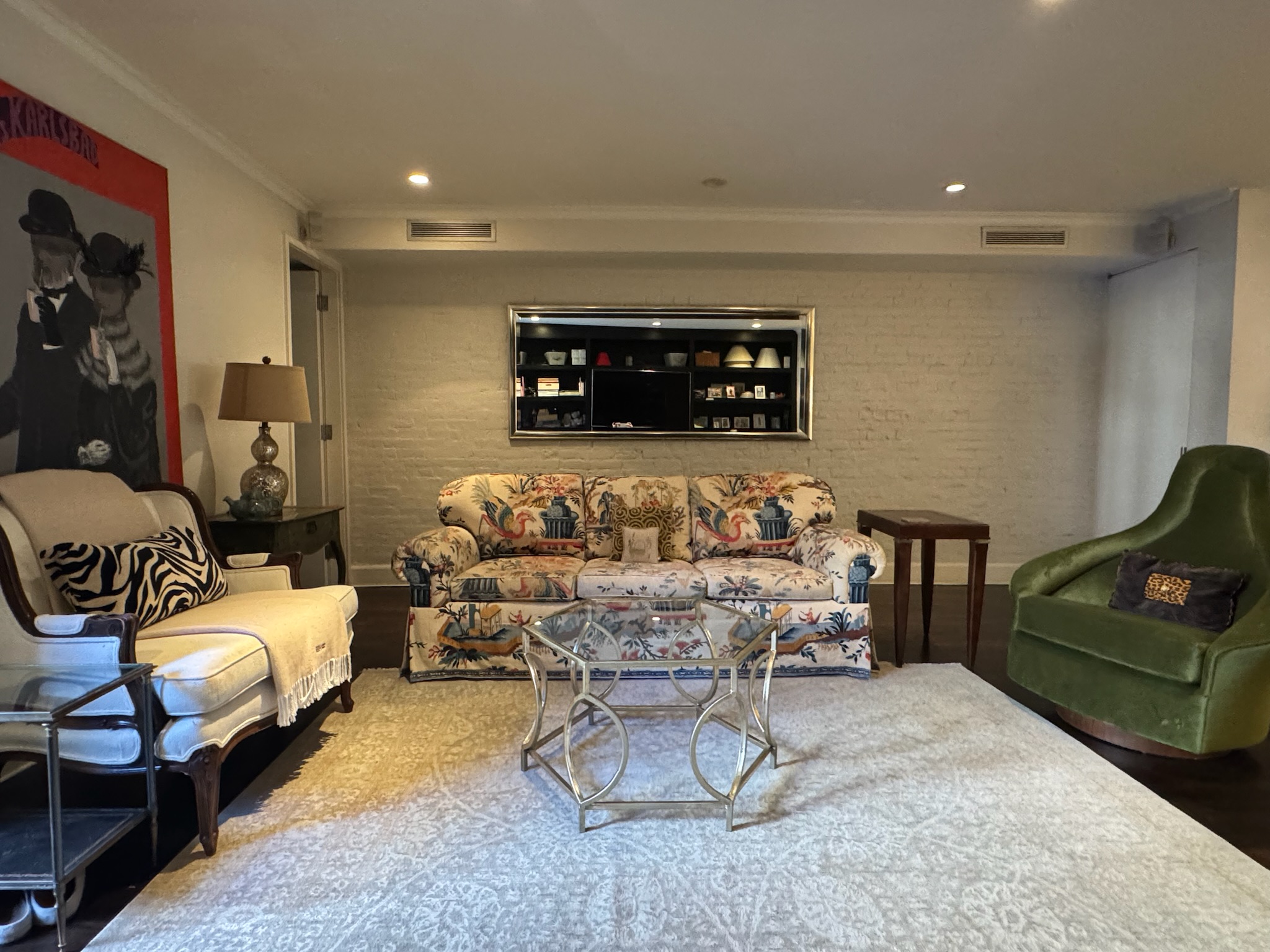 Lounge — Manhattan